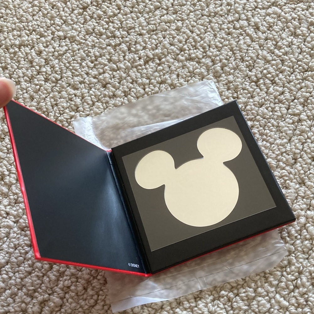 NEW Disney x Kiehl’s Small Compact Mirror Micky Mouse Beauty Collectible NIB